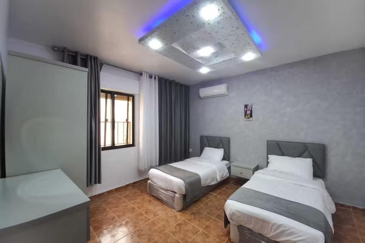 Al-Nujoom Hotel Suites Amman Esterno foto